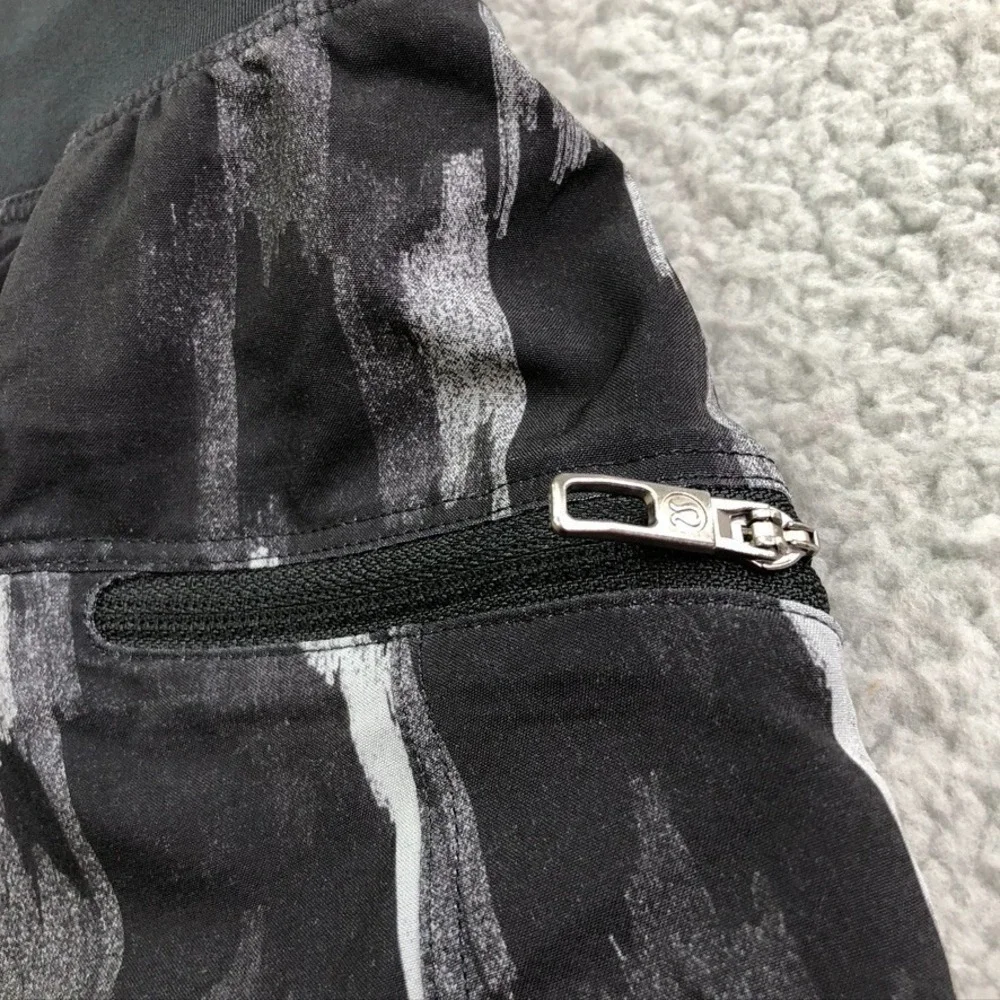 Lululemon T.H.E. Short Luxtreme Linerless 9 Rock Face Mercury Black Mens Small